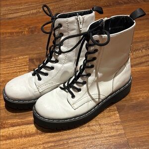 White Combat Boots with Lace-Up Design and Sturdy Rubber Sole